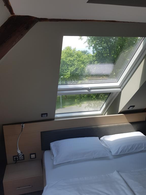 Zum Gruenen Baum Hotel Frankfurt Airport Kelsterbach Luaran gambar