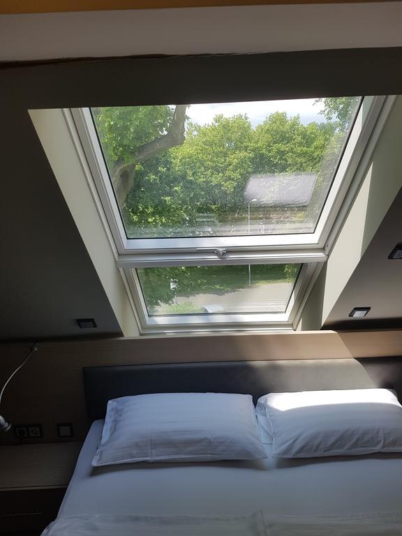 Zum Gruenen Baum Hotel Frankfurt Airport Kelsterbach Luaran gambar