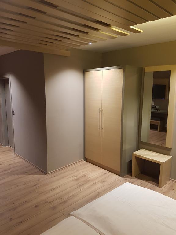Zum Gruenen Baum Hotel Frankfurt Airport Kelsterbach Luaran gambar