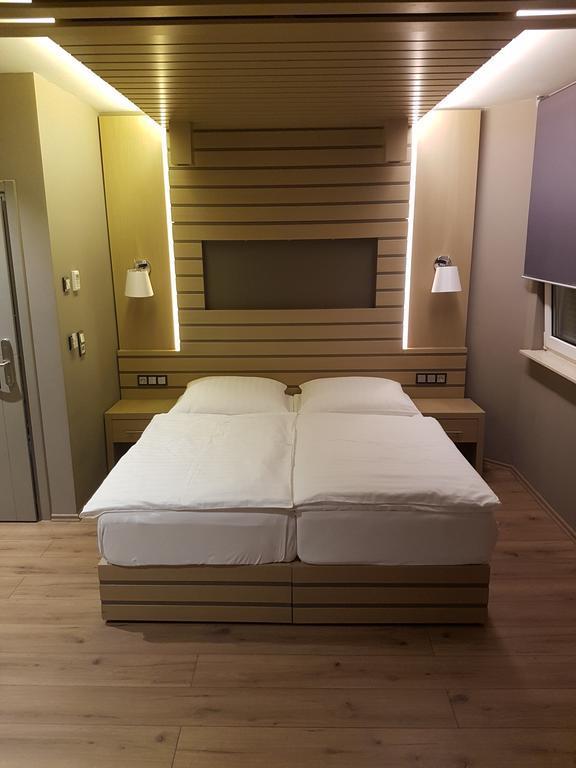Zum Gruenen Baum Hotel Frankfurt Airport Kelsterbach Luaran gambar